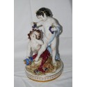 GRUPPO CERAMICO CAPODIMONTE DUE FANCIULLI CON GRAPPOLI D'UVA