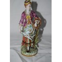 CERAMICA CAPODIMONTE FIGURA FEMMINILE CON CESTO DI VIMINI h. 23 cm