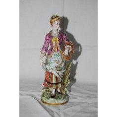 CERAMICA CAPODIMONTE FIGURA FEMMINILE CON CESTO DI VIMINI h. 23 cm 2