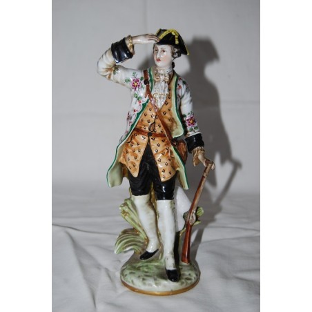CERAMICA CAPODIMONTE FIGURA MASCHILE CON FUCILE h 23 cm