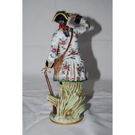 CERAMICA CAPODIMONTE FIGURA MASCHILE CON FUCILE h 23 cm
