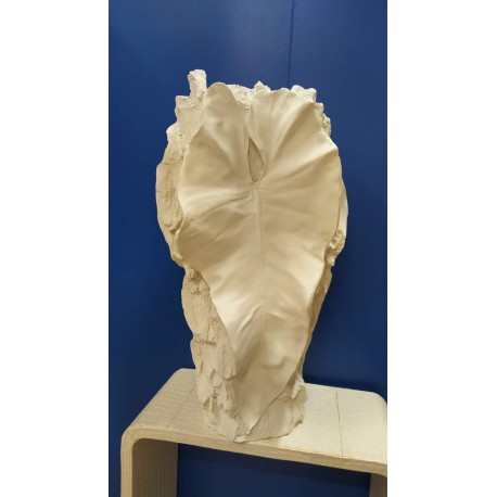 Vaso in pasta bianca con calco di foglie h. 50 cm