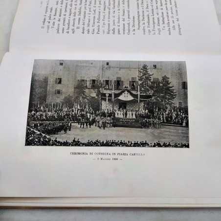 Libro LA BANDIERA D'ONORE Offerta degli Italiani a TORINO nel 50° dello Statuto
