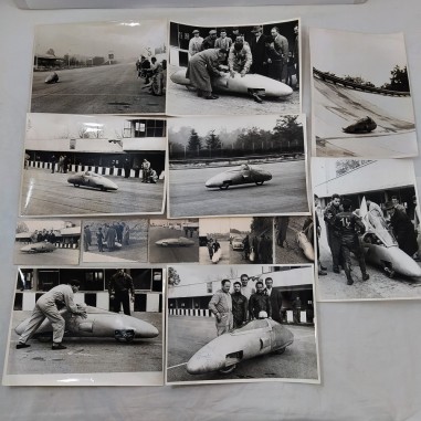Lotto di 14 foto originali e anni 50 in bianco e enero di moto da record