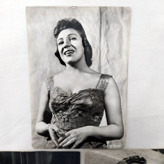 NILLA PIZZI, lotto di 3 cartoline illustrate con fotografie reali 2