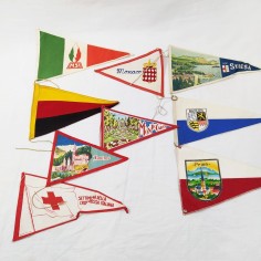 Lotto di 9 bandierine triangolari anni 50/60