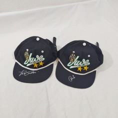 Cappellini berretti JUVENTUS autografari uno CONTE e 2