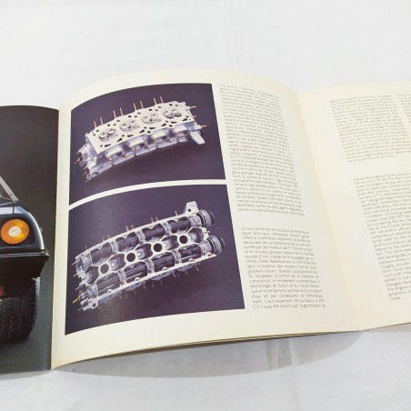 FERRARI Mondial Quattrovalvole Brochure 9 pagine 1982 Stampato 242/82