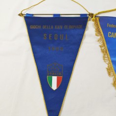 Due gagliardetti OLIMPIADI SEUL e Mondiali di nuoto 1978 con autografi vari 2