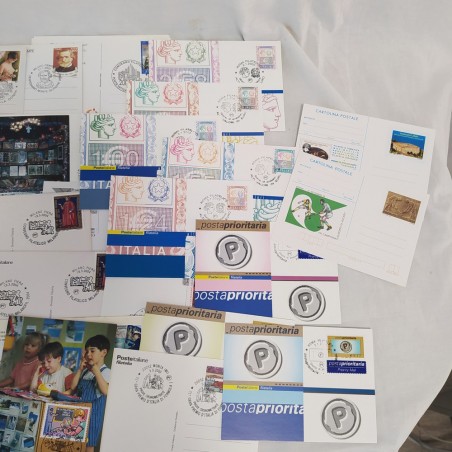 Lotto di 44 tra cartoline postali e buste primo giorno filateliche vari soggetti
