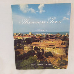 Libro ARMONIOSA PESARO 1980 + biglietto da visita del Presidente