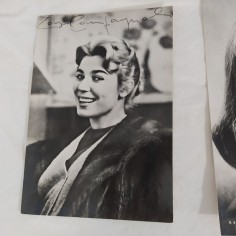 Lotto di 5 fotografie di attrici con autografi originali anni 60/70 2