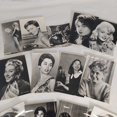 Lotto di 13 cartoline con foto di attrici anni 60
