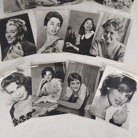 Lotto di 13 cartoline con foto di attrici anni 60