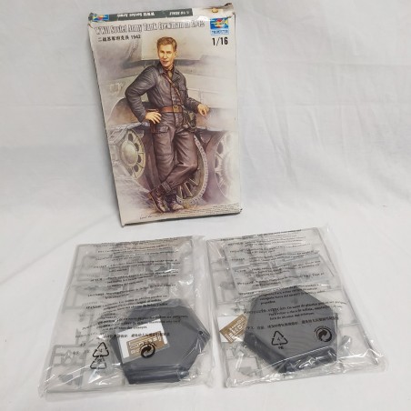 Figure soldatino da costruire in kit di montaggio TAMYIA carrista russo sc. 1/16