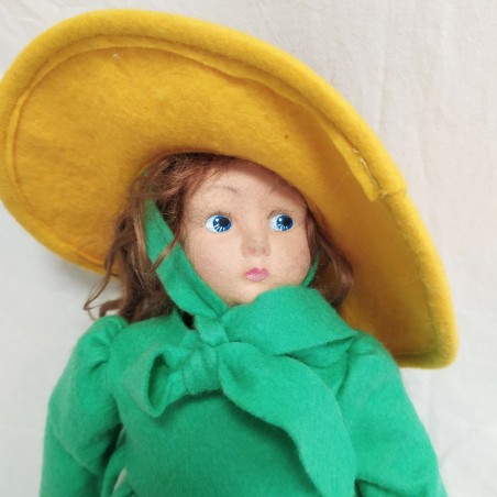 Lenci, bambola con abito verde e cappello giallo completa di scatola h. 38 cm