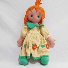 Bambola di panno Lenci con vestito giallo e capelli arancioni, h. 44 cm