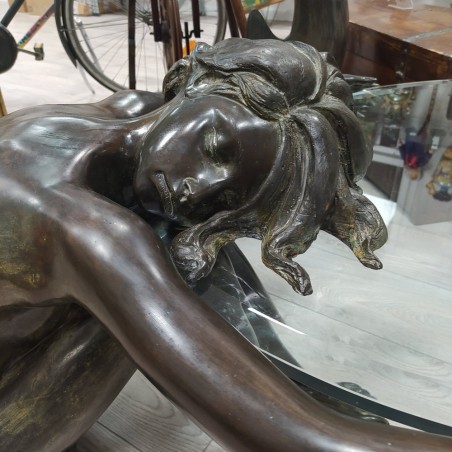 Tavolino ovale in vetro con scultura femminile in bronzo Moreau