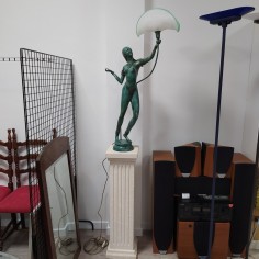 Lampada in bronzo figura femminile amazzone con basamento in marmo 200 cm
