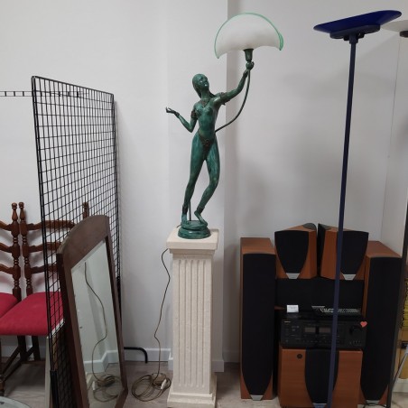 Lampada in bronzo figura femminile amazzone con basamento in marmo 200 cm