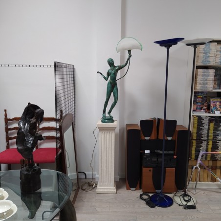 Lampada in bronzo figura femminile amazzone con basamento in marmo 200 cm