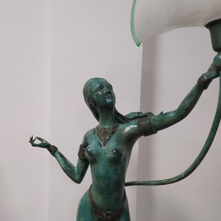 Lampada in bronzo figura femminile amazzone con basamento in marmo 200 cm