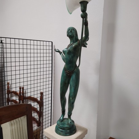 Lampada in bronzo figura femminile amazzone con basamento in marmo 200 cm
