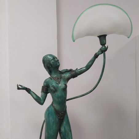 Lampada in bronzo figura femminile amazzone con basamento in marmo 200 cm