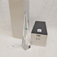 Cristallo Swarovski piramide Hong Kong 1998 firmata rif. 222859