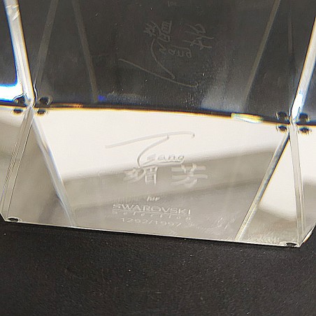 Cristallo Swarovski piramide Hong Kong 1998 firmata rif. 222859
