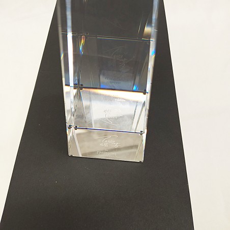 Cristallo Swarovski piramide Hong Kong 1998 firmata rif. 222859