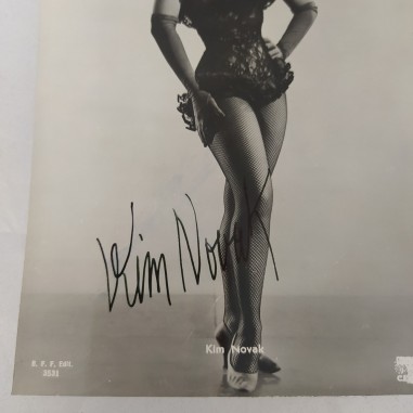 KIM NOVAK fotografia pubblitaria con autografo originale 12x17 cm
