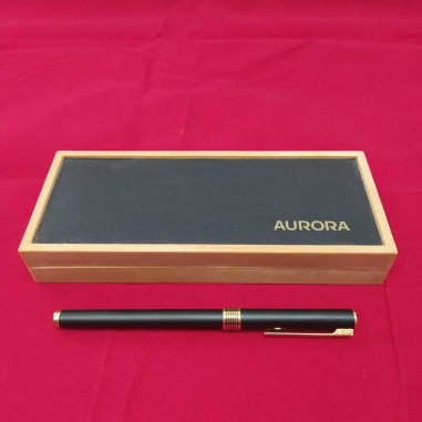 AURORA penna stilografica fusto nero opaco, finiture in metallo dorate usata