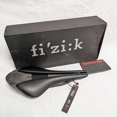 フィジーク　versus evo arione00 large Fizik siodło Arione 00 Versus Evo Large - 8021890469205