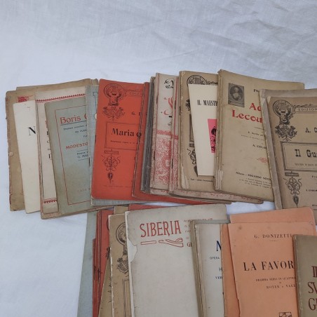 Lotto di 60 libretti musicali opere liriche vari compositori