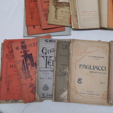 Lotto di 60 libretti musicali opere liriche vari compositori