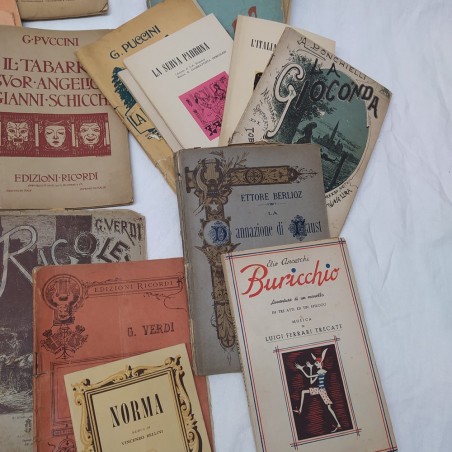 Lotto di 60 libretti musicali opere liriche vari compositori