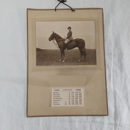Calendario inglese anno 1932 con foto di dama a cavallo formato 26x36 cm