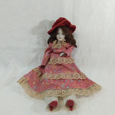 Bambola di porcellana con abito classico periodo anni 50/60 h. 40 cm