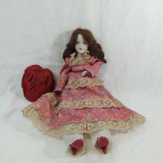 Bambola di porcellana con abito classico periodo anni 50/60 h. 40 cm 2