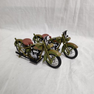 Lotto di 2 modellini Moto Harley Davidson US Army scala 1/18 esposte