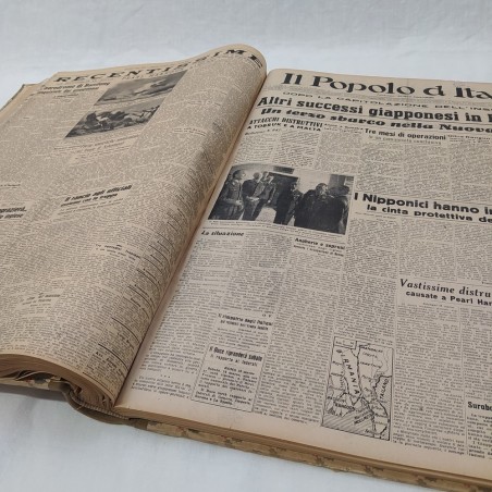 Raccolta di quotidiani dal 1937 al 1947 rilegata