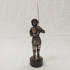 Statuina in metallo argentato Samurai giapponese firmato MAGRINO h. 19 cm