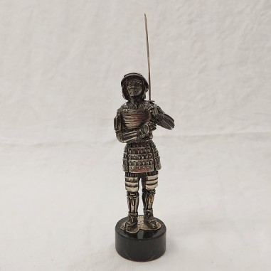 Statuina in metallo argentato Samurai giapponese firmato MAGRINO h. 19 cm