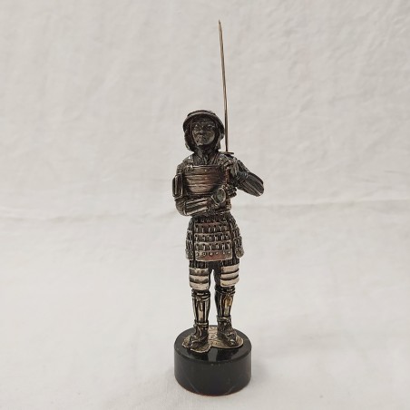 Statuina in metallo argentato Samurai giapponese firmato MAGRINO h. 19 cm