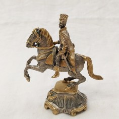 Scultura da scrivania / soprammobile cavaliere Europeo a cavallo