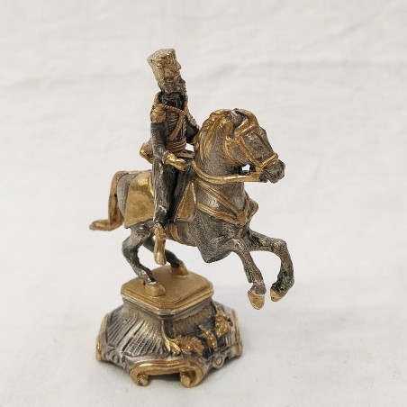 Scultura da scrivania / soprammobile cavaliere Europeo a cavallo