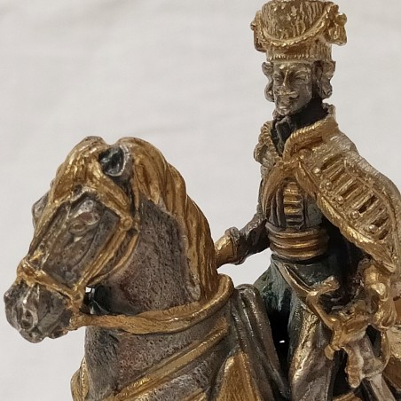 Scultura da scrivania / soprammobile cavaliere Europeo a cavallo