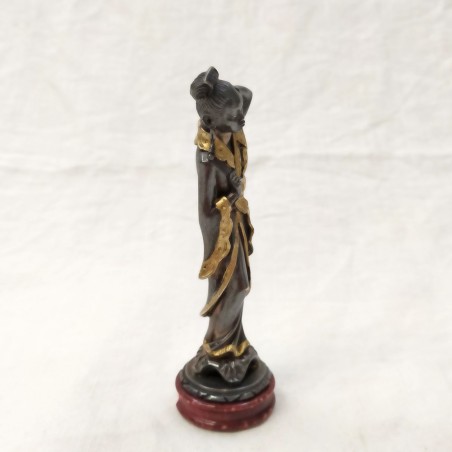 Statuina in metallo argentato donna orientale in abito tradizionale