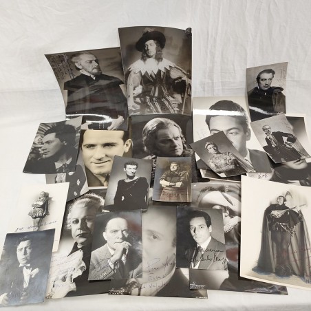 Lotto di 48 fotografie anni 20/30 con attori moltissime autografate in originale